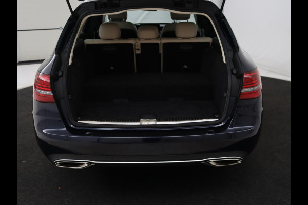 Mercedes-Benz C-Klasse 300e Business Solution Luxury | Leder | Stoelverwarming | Camera | Digital Cockpit | Park Assist | Navigatie | Full LED | Cruise control | Bluetooth | Climate control | PHEV | Plug In