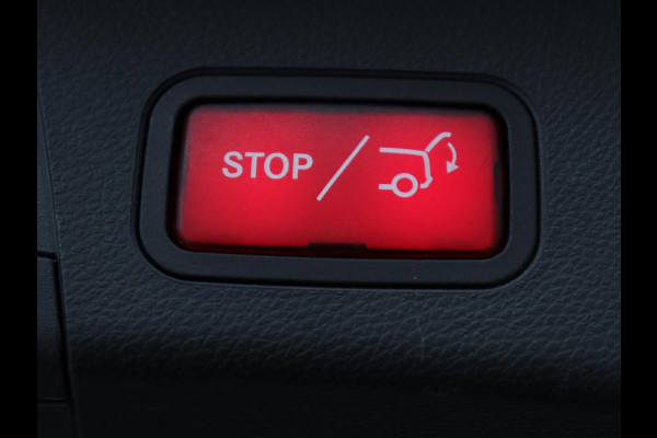 Mercedes-Benz C-Klasse 300e Business Solution Luxury | Leder | Stoelverwarming | Camera | Digital Cockpit | Park Assist | Navigatie | Full LED | Cruise control | Bluetooth | Climate control | PHEV | Plug In