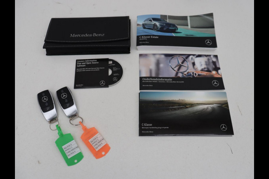 Mercedes-Benz C-Klasse 300e Business Solution Luxury | Leder | Stoelverwarming | Camera | Digital Cockpit | Park Assist | Navigatie | Full LED | Cruise control | Bluetooth | Climate control | PHEV | Plug In