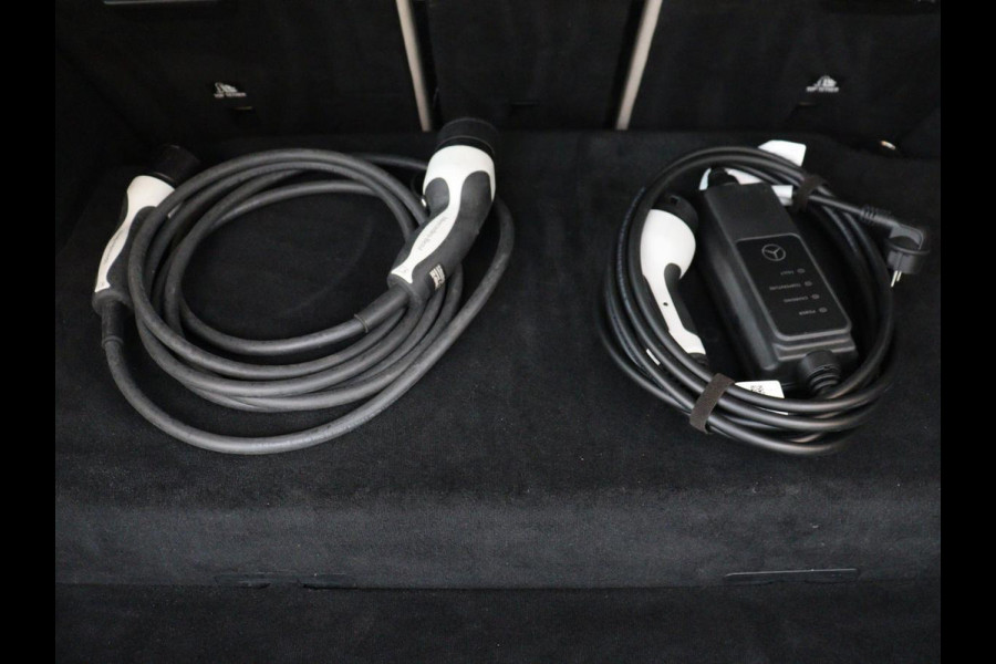 Mercedes-Benz C-Klasse 300e Business Solution Luxury | Leder | Stoelverwarming | Camera | Digital Cockpit | Park Assist | Navigatie | Full LED | Cruise control | Bluetooth | Climate control | PHEV | Plug In