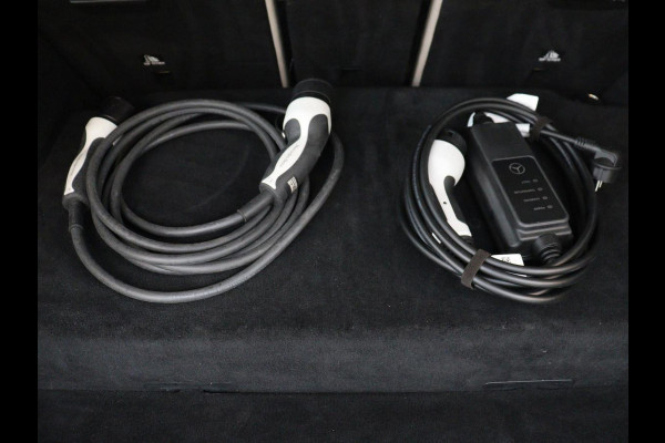 Mercedes-Benz C-Klasse 300e Business Solution Luxury | Leder | Stoelverwarming | Camera | Digital Cockpit | Park Assist | Navigatie | Full LED | Cruise control | Bluetooth | Climate control | PHEV | Plug In