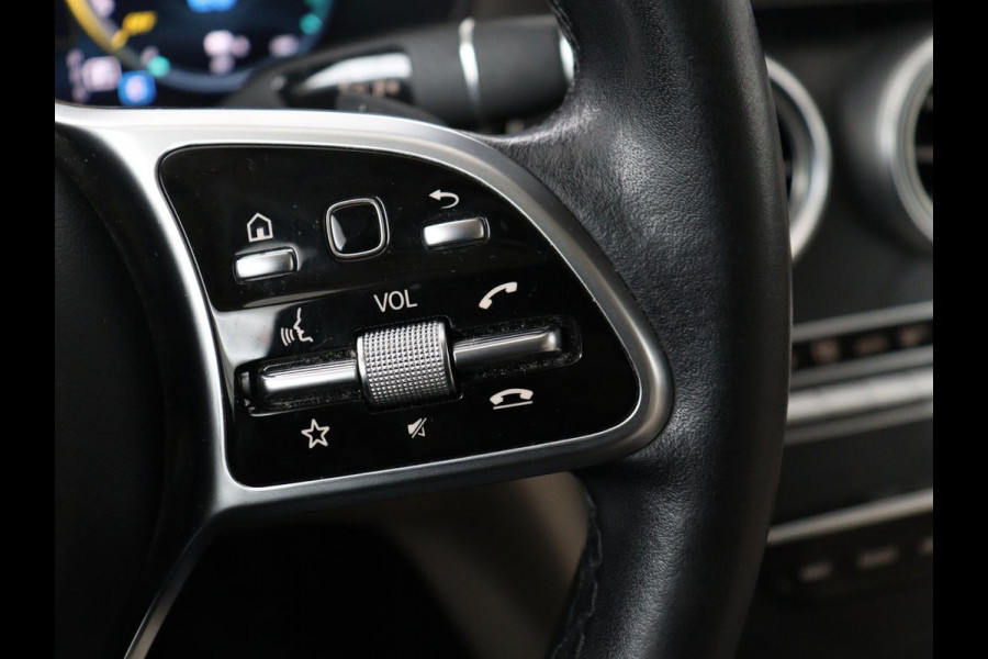 Mercedes-Benz C-Klasse 300e Business Solution Luxury | Leder | Stoelverwarming | Camera | Digital Cockpit | Park Assist | Navigatie | Full LED | Cruise control | Bluetooth | Climate control | PHEV | Plug In