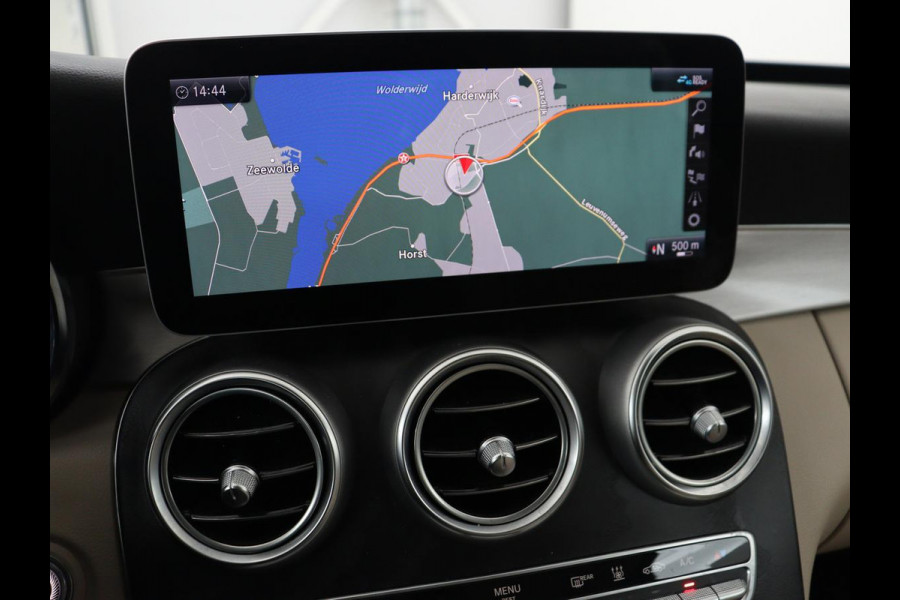 Mercedes-Benz C-Klasse 300e Business Solution Luxury | Leder | Stoelverwarming | Camera | Digital Cockpit | Park Assist | Navigatie | Full LED | Cruise control | Bluetooth | Climate control | PHEV | Plug In