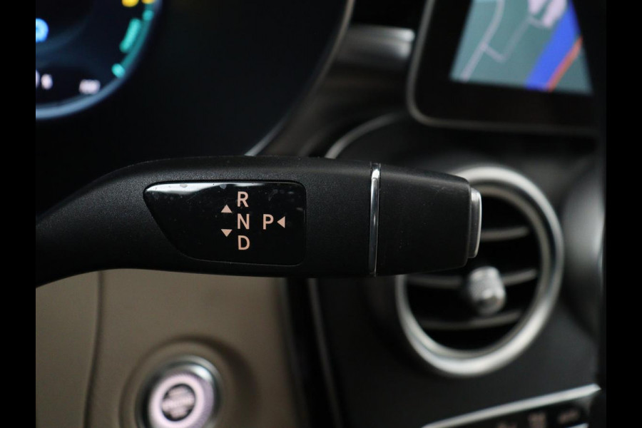 Mercedes-Benz C-Klasse 300e Business Solution Luxury | Leder | Stoelverwarming | Camera | Digital Cockpit | Park Assist | Navigatie | Full LED | Cruise control | Bluetooth | Climate control | PHEV | Plug In