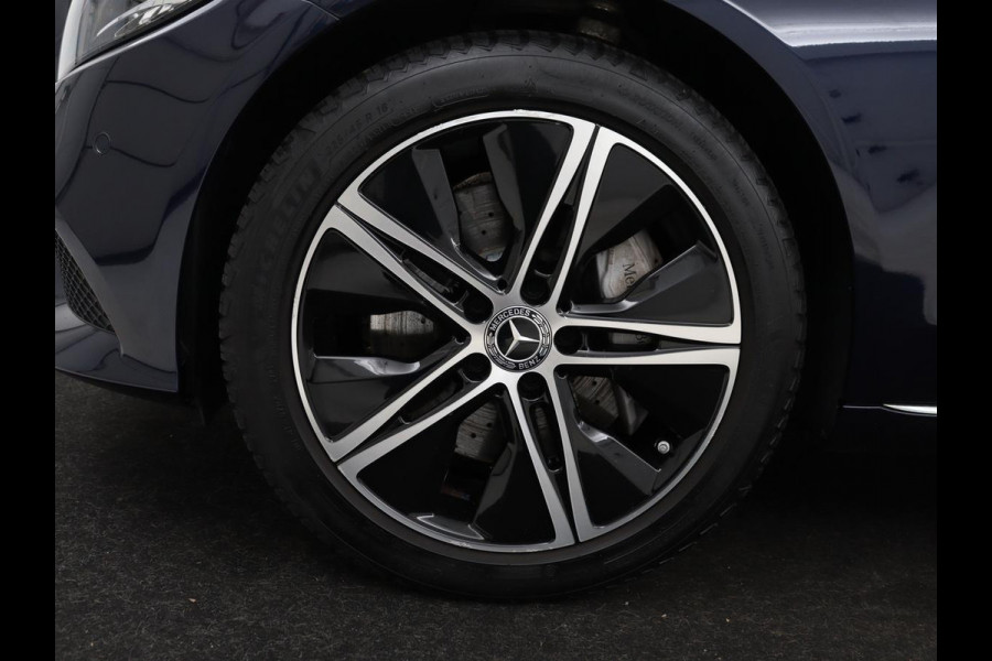 Mercedes-Benz C-Klasse 300e Business Solution Luxury | Leder | Stoelverwarming | Camera | Digital Cockpit | Park Assist | Navigatie | Full LED | Cruise control | Bluetooth | Climate control | PHEV | Plug In