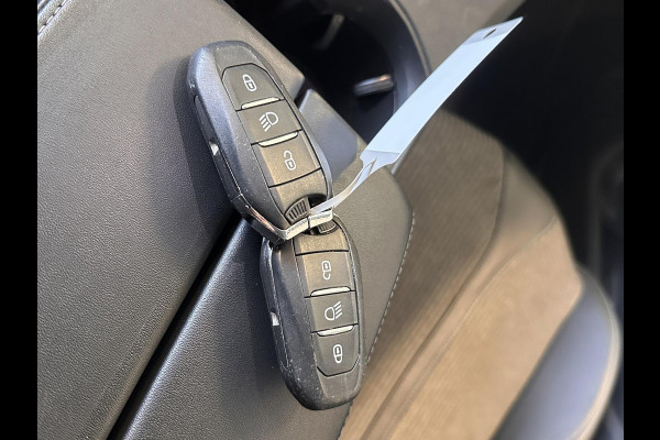 Peugeot 5008 1.2 Aut. PureTech Allure Pack 7-Persoons Navi Carplay Virtual Cockpit Adaptive Cruise Control PDC VA+Camera 18" LM Velgen Half leder