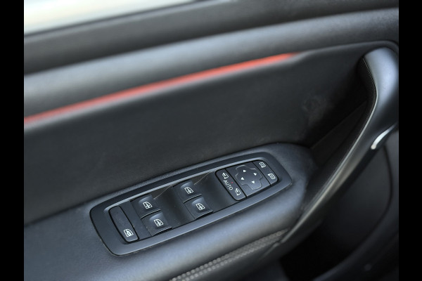 Renault Mégane Estate 1.6 E-Tech Plug-In Hybrid 160 Intens | Navi, PDC, Cruise, Stoel+Stuurverw., Sfeerverlichting, Climate |