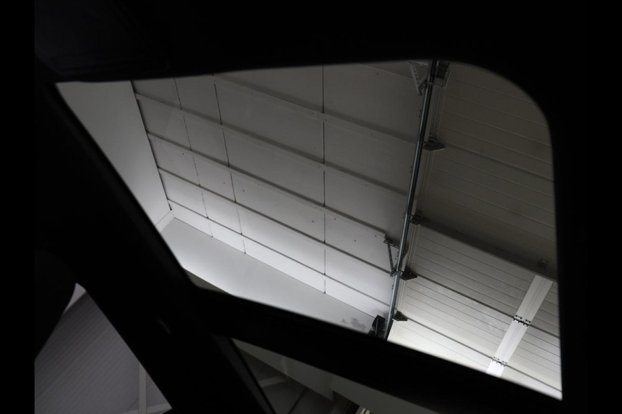 Ford Focus 1.0 EcoBoost ST Line | Panoramadak | Trekhaak | Stoelverwarming | Adaptive cruise | Camera | B&O Sound | Carplay | Navigatie | Full LED | Climate control | Bluetooth