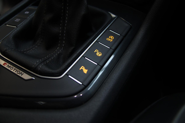 Volkswagen Tiguan 2.0 TSI 4Motion 3x R-line PANO-HUD-IQ LED-22''