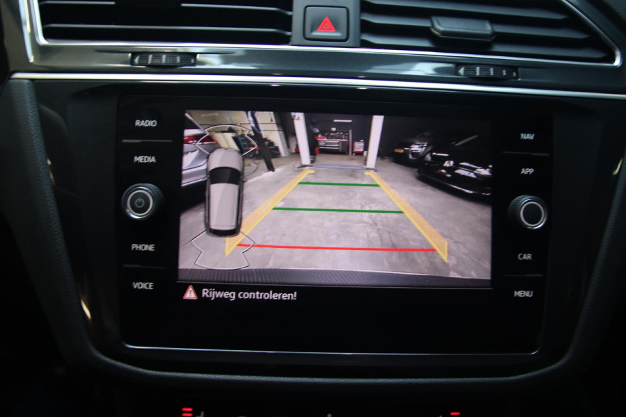 Volkswagen Tiguan 2.0 TSI 4Motion 3x R-line PANO-HUD-IQ LED-22''