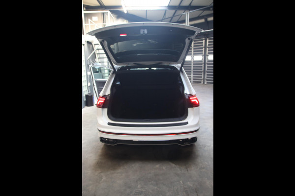 Volkswagen Tiguan 2.0 TSI 4Motion 3x R-line PANO-HUD-IQ LED-22''