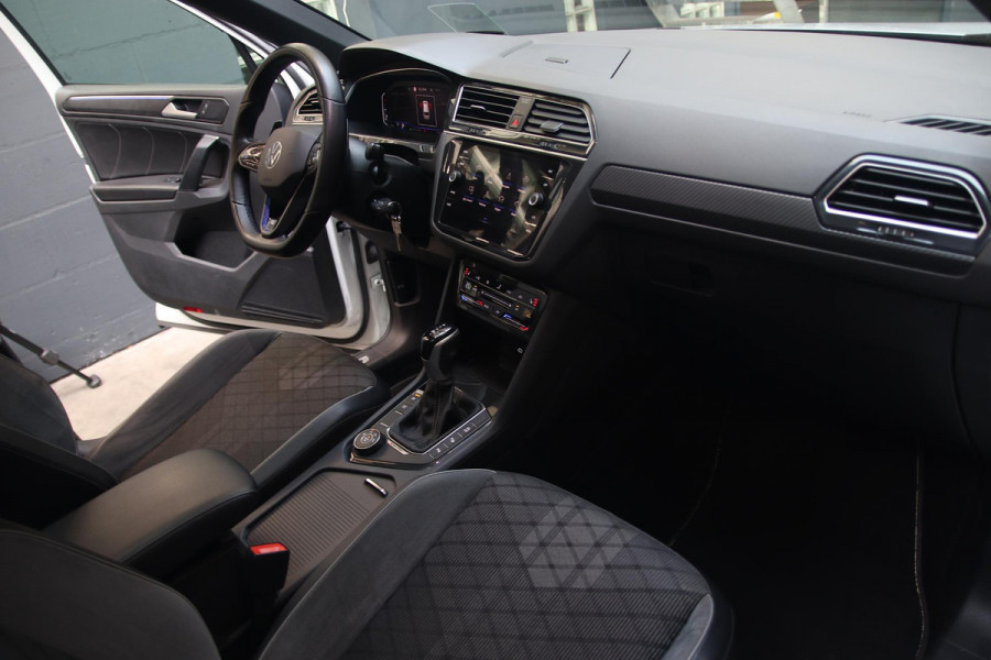 Volkswagen Tiguan 2.0 TSI 4Motion 3x R-line PANO-HUD-IQ LED-22''
