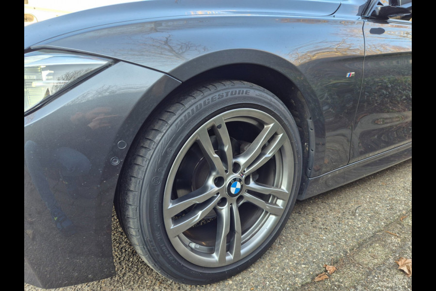 BMW 3 Serie Touring M Sport F31 6WB Apple CarPlay Shadowline 360* Camera Lm velgen Breedset NAP NL M Sport Corporate Lease