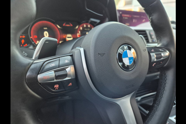 BMW 3-serie 320i M Sport ACC Apple CarPlay Camera Schuifdak Lane assist volle optieslijst H&K High Executive