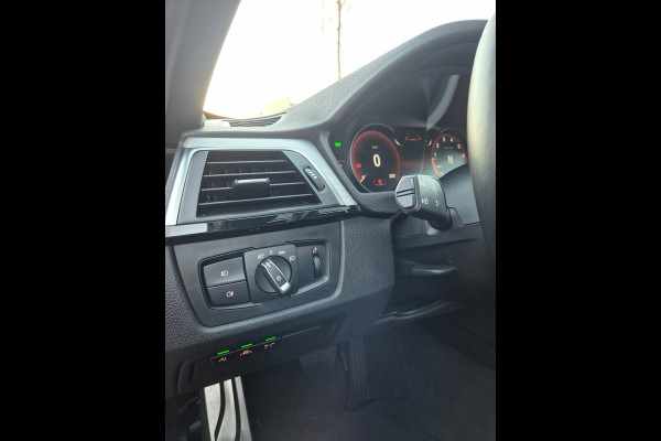 BMW 3-serie 320i M Sport ACC Apple CarPlay Camera Schuifdak Lane assist volle optieslijst H&K High Executive