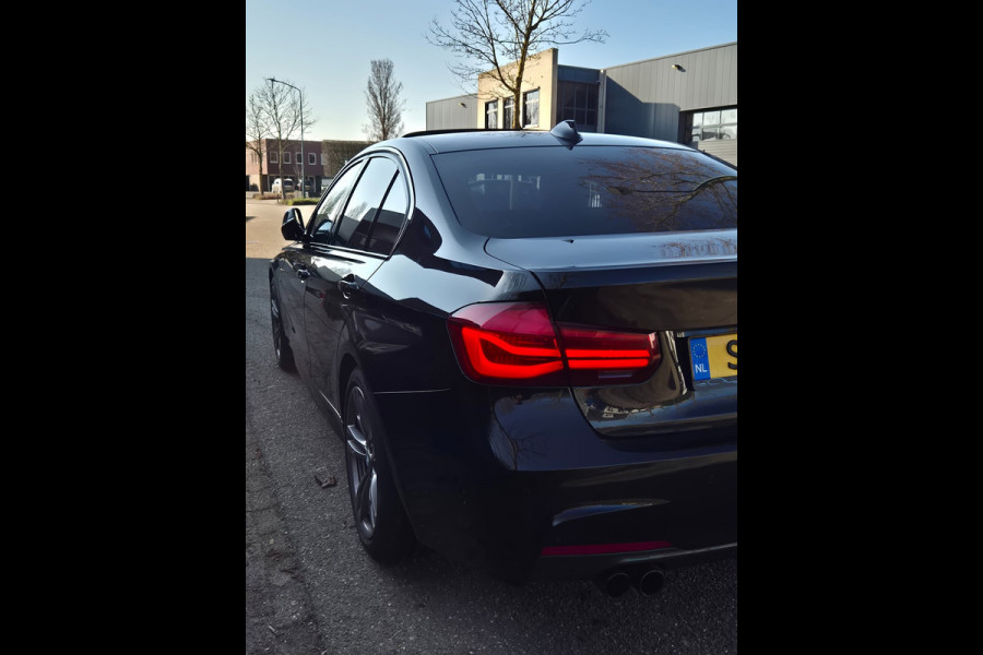 BMW 3-serie 320i M Sport ACC Apple CarPlay Camera Schuifdak Lane assist volle optieslijst H&K High Executive