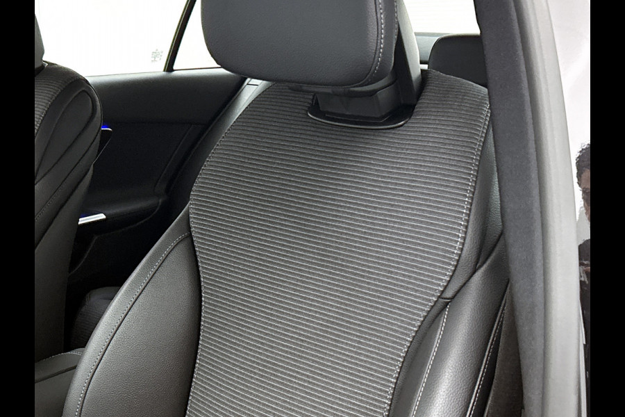 Mercedes-Benz C-Klasse 300 e Business Line Limited | Achteruitrijcamera | Stoelverwarming | Sfeerverlichting | Apple carplay |  Navigatie | Inclusief 24 maanden MB Certified garantie voor Europa.