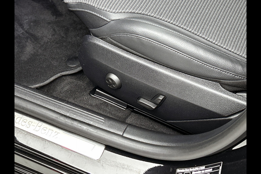 Mercedes-Benz C-Klasse 300 e Business Line Limited | Achteruitrijcamera | Stoelverwarming | Sfeerverlichting | Apple carplay |  Navigatie | Inclusief 24 maanden MB Certified garantie voor Europa.