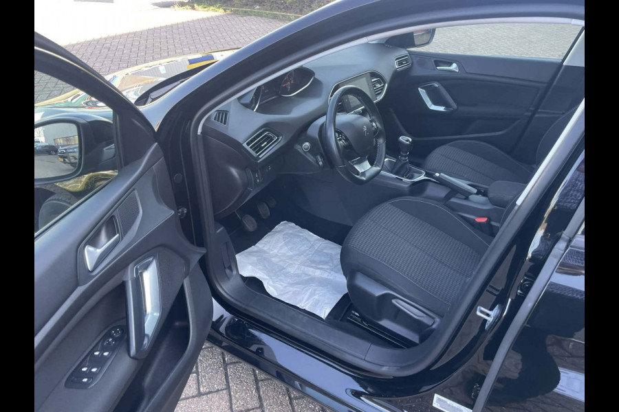 Peugeot 308 SW 1.2 PureTech Blue Lease Executive