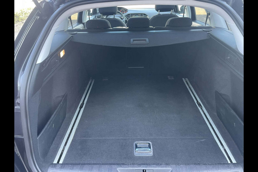 Peugeot 308 SW 1.2 PureTech Blue Lease Executive