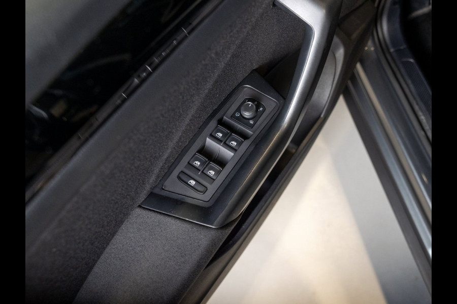 Volkswagen T-Roc Sport / 150pk / Achteruitrij camera / Virtual cockpit / Adaptieve cruise control /