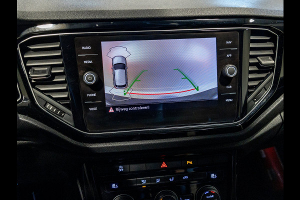 Volkswagen T-Roc Sport / 150pk / Achteruitrij camera / Virtual cockpit / Adaptieve cruise control /