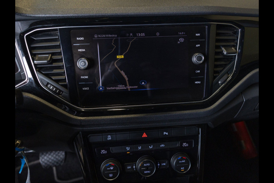 Volkswagen T-Roc Sport / 150pk / Achteruitrij camera / Virtual cockpit / Adaptieve cruise control /