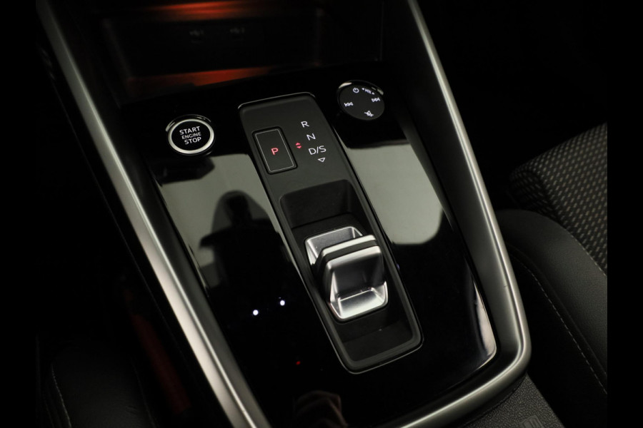 Audi A3 Sportback 45 TFSI e S edition Competition 245pk | Ambient Lighting | Afgevlakt stuur | Audi soundsystem | Parkeerhulp V+A