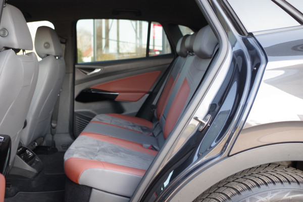 Volkswagen ID.4 Max 77 kWh, Winterpakket, Leder / Alcantara, Camera, Warmtepomp