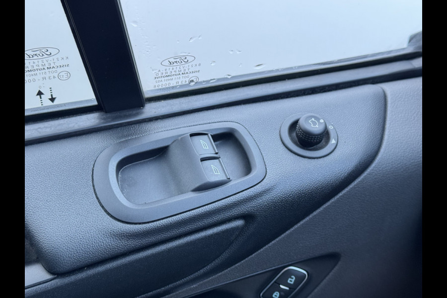 Ford Transit Custom 320 2.0 TDCI L2H1 Trend Trekhaak LED Airco Cruise Imperiaal Ladder Stoelverwarming Parkeersensoren Voor en Achter