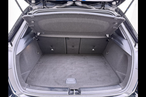 Mercedes-Benz A-Klasse 250e AMG // Panoramadak // Distronic // Carplay // 18" // Nightpakket // All Season Banden // Widescreen