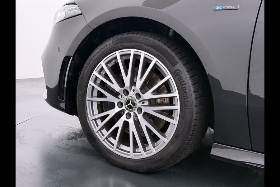Mercedes-Benz A-Klasse 250e AMG // Panoramadak // Distronic // Carplay // 18" // Nightpakket // All Season Banden // Widescreen