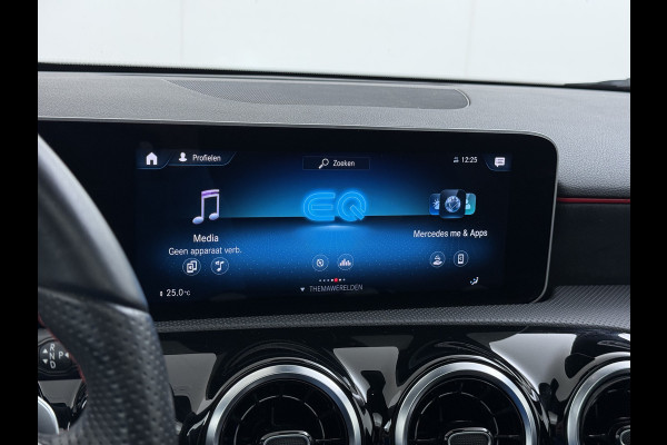 Mercedes-Benz A-Klasse 250e AMG // Panoramadak // Distronic // Carplay // 18" // Nightpakket // All Season Banden // Widescreen