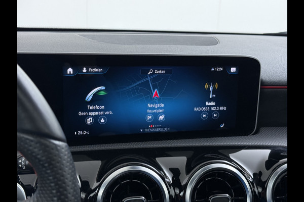 Mercedes-Benz A-Klasse 250e AMG // Panoramadak // Distronic // Carplay // 18" // Nightpakket // All Season Banden // Widescreen