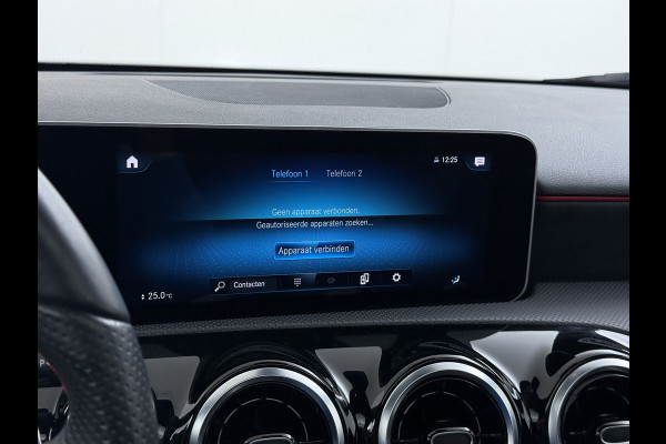 Mercedes-Benz A-Klasse 250e AMG // Panoramadak // Distronic // Carplay // 18" // Nightpakket // All Season Banden // Widescreen