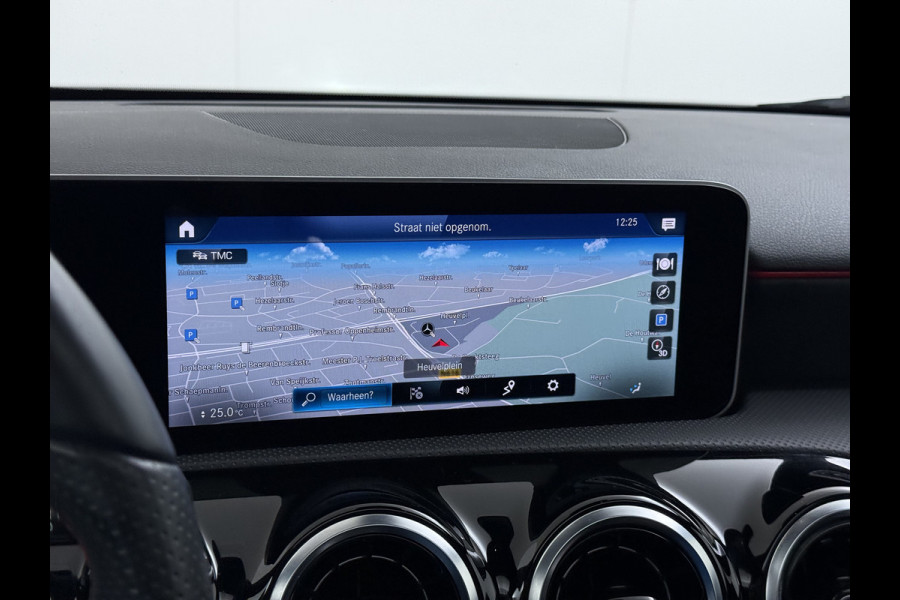 Mercedes-Benz A-Klasse 250e AMG // Panoramadak // Distronic // Carplay // 18" // Nightpakket // All Season Banden // Widescreen