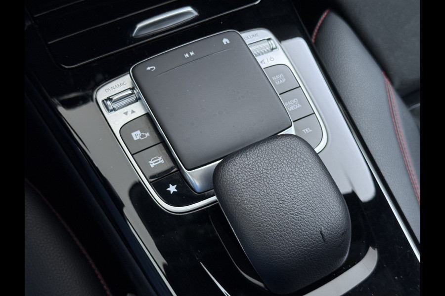 Mercedes-Benz A-Klasse 250e AMG // Panoramadak // Distronic // Carplay // 18" // Nightpakket // All Season Banden // Widescreen