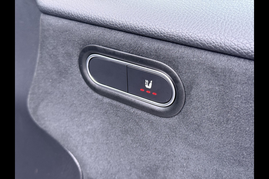 Mercedes-Benz A-Klasse 250e AMG // Panoramadak // Distronic // Carplay // 18" // Nightpakket // All Season Banden // Widescreen