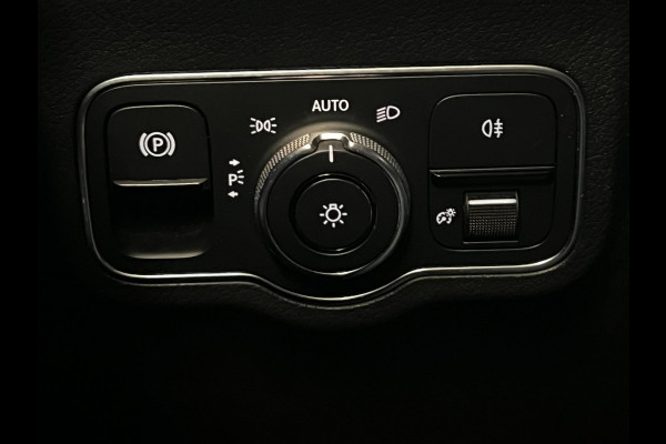 Mercedes-Benz B-Klasse 180d / NL-auto / Widescreen / CarPlay / Stoelverwarming