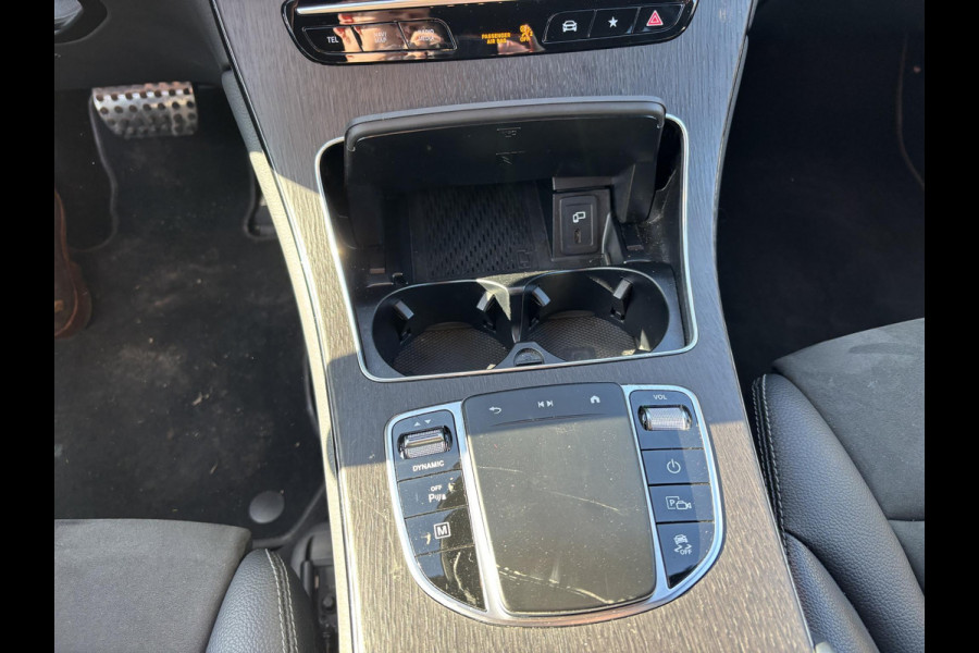 Mercedes-Benz GLC 300e 4MATIC AMG Line PHEV 320pk | Trekhaak | Panoramadak | 2 bandensets | Leder | Adaptive cruise control | Camera