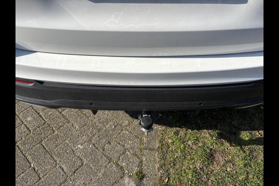 Mercedes-Benz GLC 300e 4MATIC AMG Line PHEV 320pk | Trekhaak | Panoramadak | 2 bandensets | Leder | Adaptive cruise control | Camera