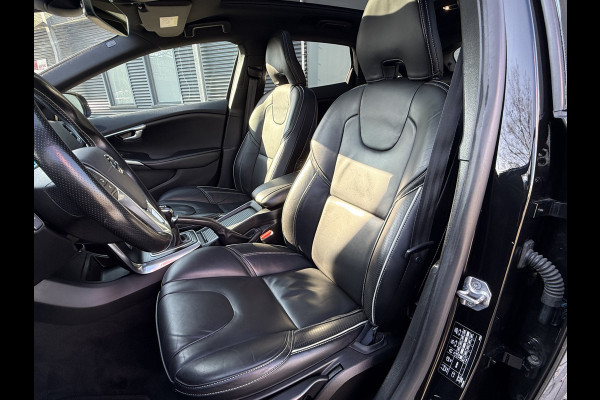 Volvo V40 BWJ 2018 | 2.0 D3 150PK R-DESIGN | TREKHAAK | PANO DAK | LEER | CAMERA A | CLIMA | NAVI | STOELVERW | PREMIUM AUDIO