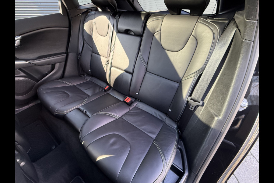 Volvo V40 BWJ 2018 | 2.0 D3 150PK R-DESIGN | TREKHAAK | PANO DAK | LEER | CAMERA A | CLIMA | NAVI | STOELVERW | PREMIUM AUDIO