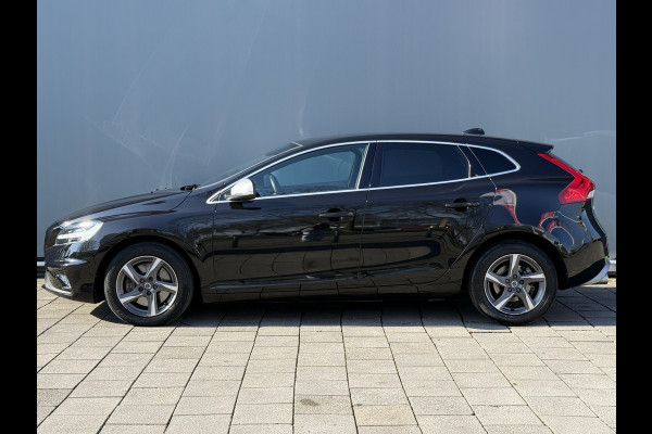 Volvo V40 BWJ 2018 | 2.0 D3 150PK R-DESIGN | TREKHAAK | PANO DAK | LEER | CAMERA A | CLIMA | NAVI | STOELVERW | PREMIUM AUDIO