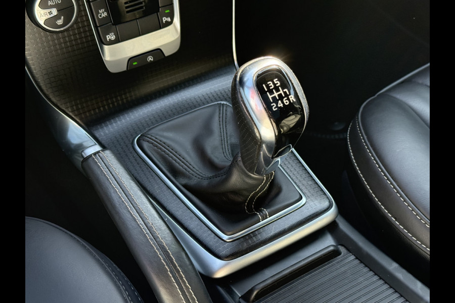 Volvo V40 BWJ 2018 | 2.0 D3 150PK R-DESIGN | TREKHAAK | PANO DAK | LEER | CAMERA A | CLIMA | NAVI | STOELVERW | PREMIUM AUDIO