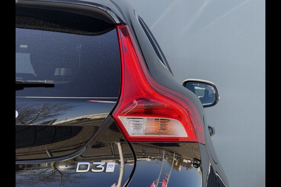 Volvo V40 BWJ 2018 | 2.0 D3 150PK R-DESIGN | TREKHAAK | PANO DAK | LEER | CAMERA A | CLIMA | NAVI | STOELVERW | PREMIUM AUDIO