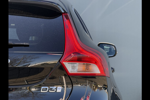 Volvo V40 BWJ 2018 | 2.0 D3 150PK R-DESIGN | TREKHAAK | PANO DAK | LEER | CAMERA A | CLIMA | NAVI | STOELVERW | PREMIUM AUDIO