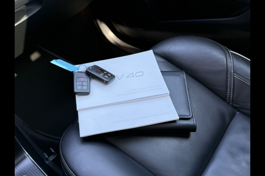 Volvo V40 BWJ 2018 | 2.0 D3 150PK R-DESIGN | TREKHAAK | PANO DAK | LEER | CAMERA A | CLIMA | NAVI | STOELVERW | PREMIUM AUDIO
