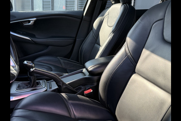 Volvo V40 BWJ 2018 | 2.0 D3 150PK R-DESIGN | TREKHAAK | PANO DAK | LEER | CAMERA A | CLIMA | NAVI | STOELVERW | PREMIUM AUDIO