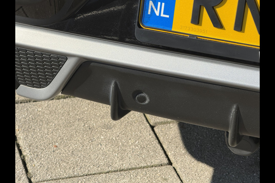 Volvo V40 BWJ 2018 | 2.0 D3 150PK R-DESIGN | TREKHAAK | PANO DAK | LEER | CAMERA A | CLIMA | NAVI | STOELVERW | PREMIUM AUDIO